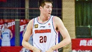 存在感十足！任骏飞6投3中 得到8分7篮板2助攻2抢断