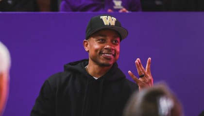 csgo投注-在这还是有牌面！小托马斯回母校看球 华盛顿大学社媒晒照欢迎！